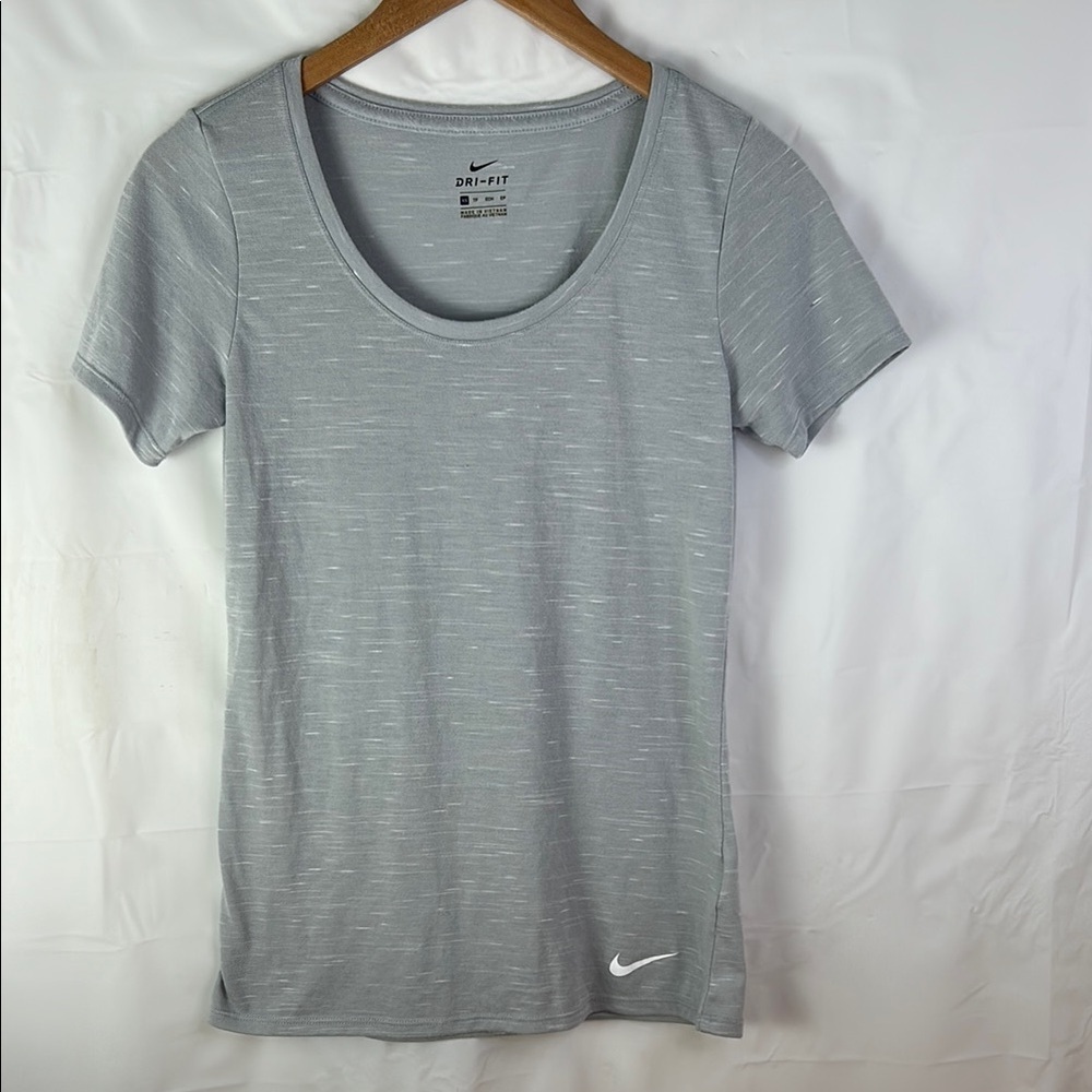 Nike Gray Fitted Short Sleeve Tee size women’s extra small Fri fit athletic